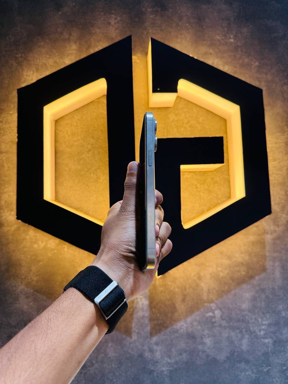 Apple iPhone 15 Pro Max 256GB - NATURAL TITANIUM - Code (73283) - The Digital Hub