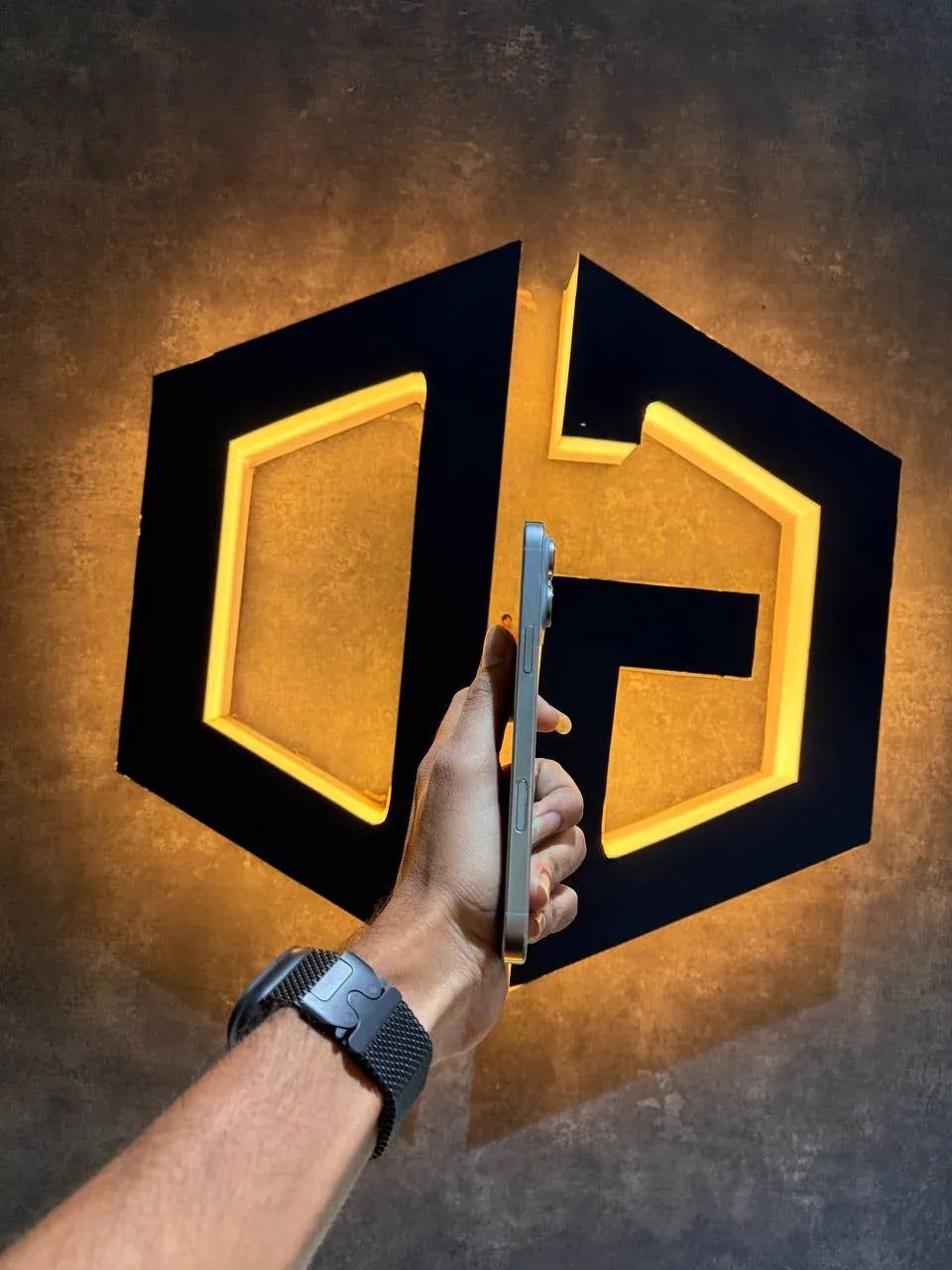 Apple iPhone 16 Pro Max 256GB - NATURAL TITANIUM - Code (90416) - The Digital Hub