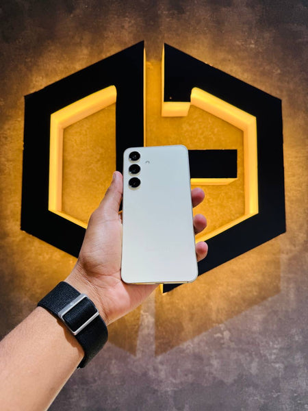 Samsung S24 8+256GB - YELLOW - Code (29639) - The Digital Hub