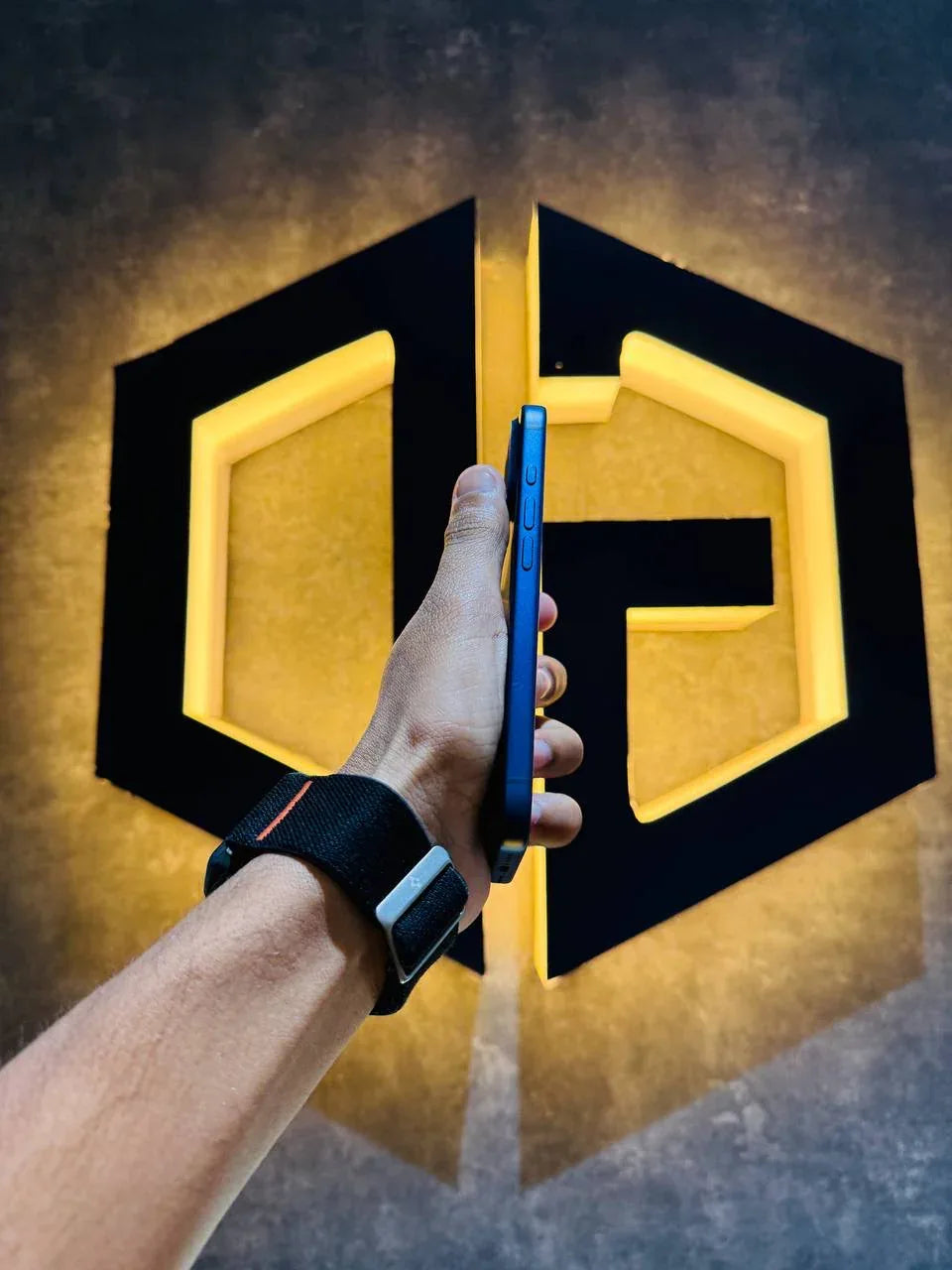 Apple iPhone 17 Pro 256GB - BLUE - Code (48145) - The Digital Hub