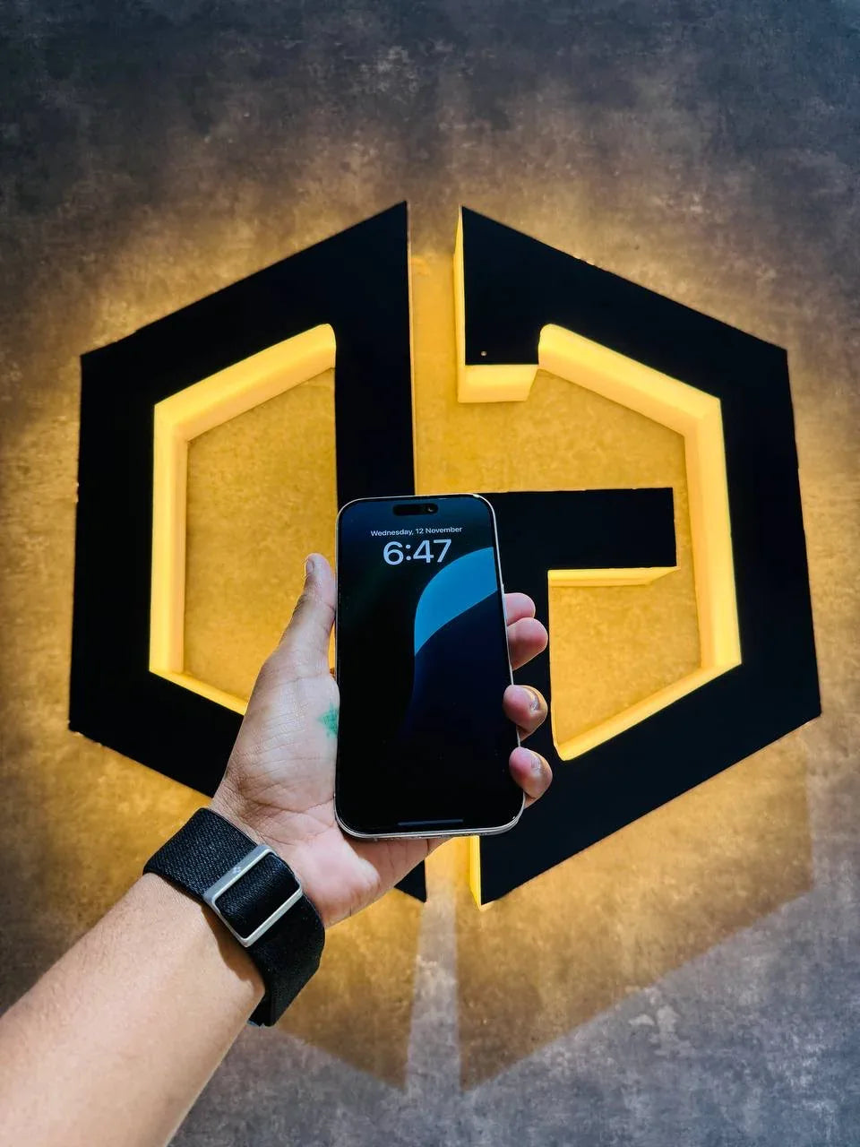 Apple iPhone 16 Pro 256GB - WHITE - Code (39835) - The Digital Hub