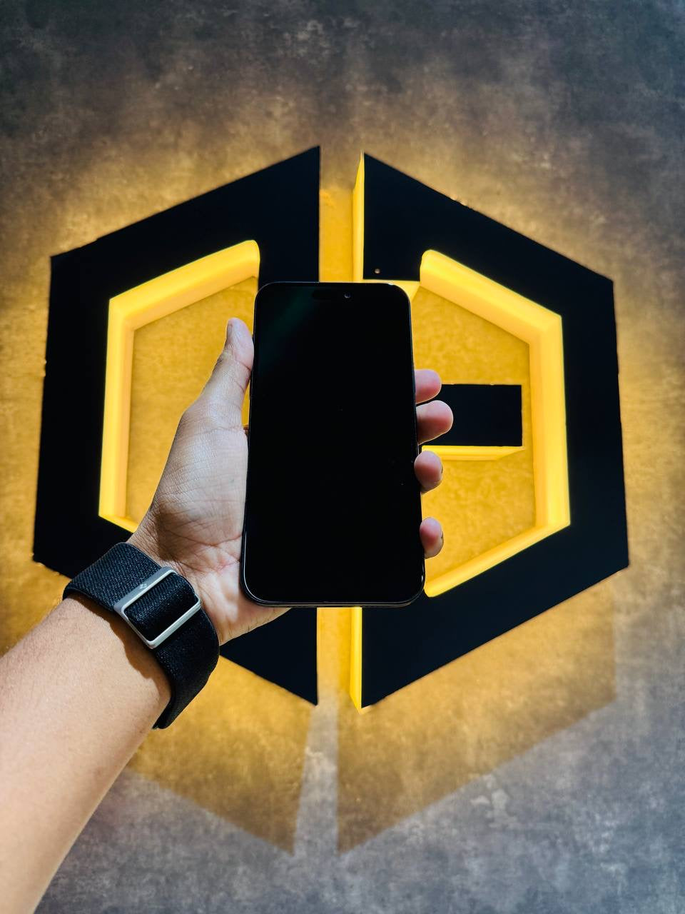 Apple iPhone 15 Plus 128GB - BLACK - Code (48043) - The Digital Hub