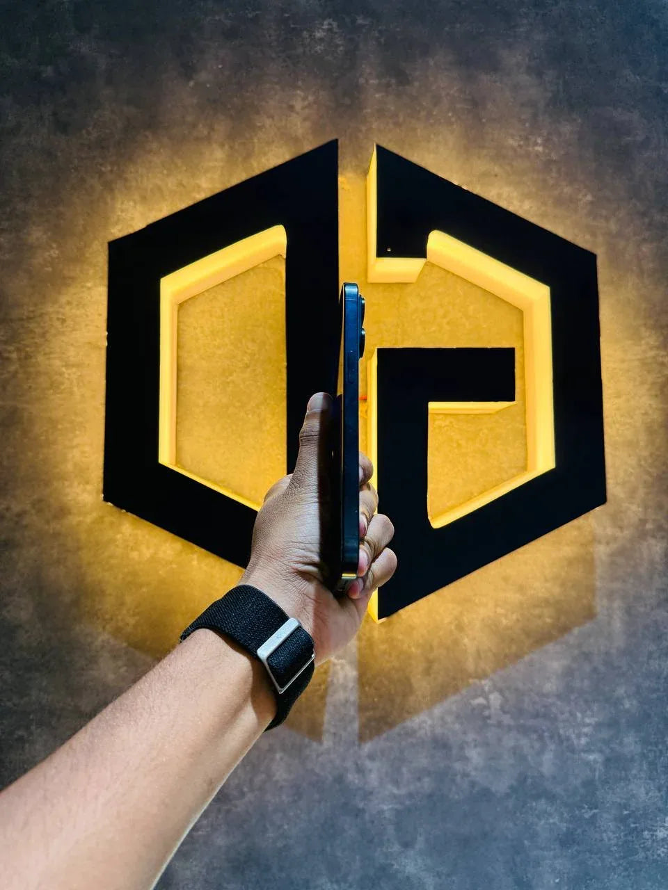 Apple iPhone 15 Pro Max 256GB - BLUE - Code (19699) - The Digital Hub