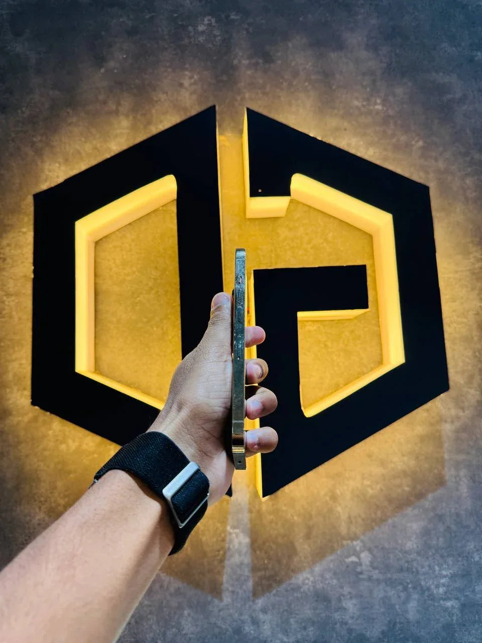 Apple iPhone 13 Pro 256GB - GOLD - Code (37471) - The Digital Hub