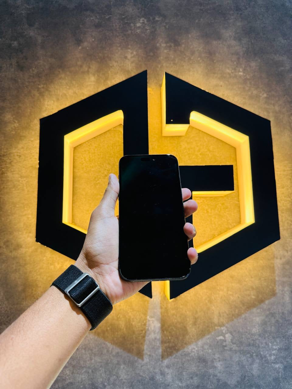 Apple iPhone 15 Plus 128GB - BLACK - Code (45914) - The Digital Hub