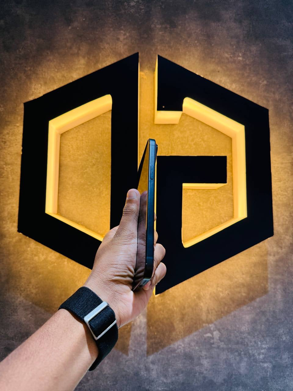 Apple iPhone 15 Plus 128GB - BLACK - Code (73336) - The Digital Hub