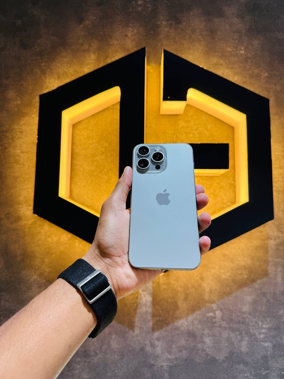 Apple iPhone 15 Pro Max 512GB - NATURAL TITANIUM - Code (79639) - The Digital Hub