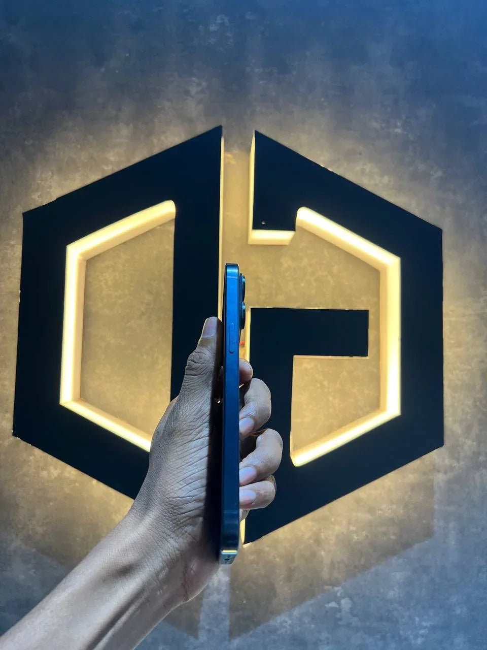 Apple iPhone 15 Pro Max 512GB - BLUE - Code (88367) - The Digital Hub