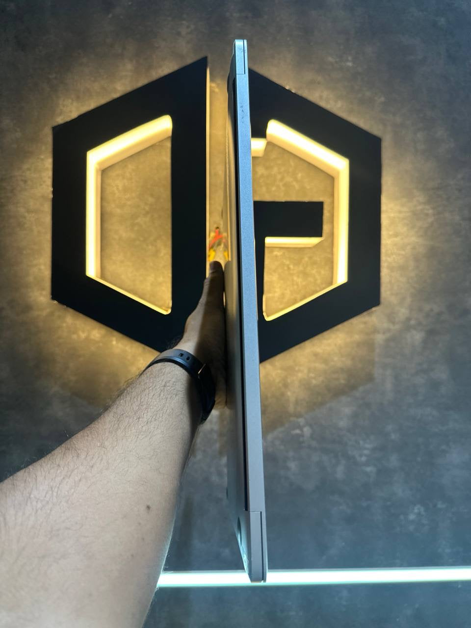 Apple MacBook Pro 2018 15 Inch I7 16+256GB - SILVER - Code (MJG5H) - The Digital Hub