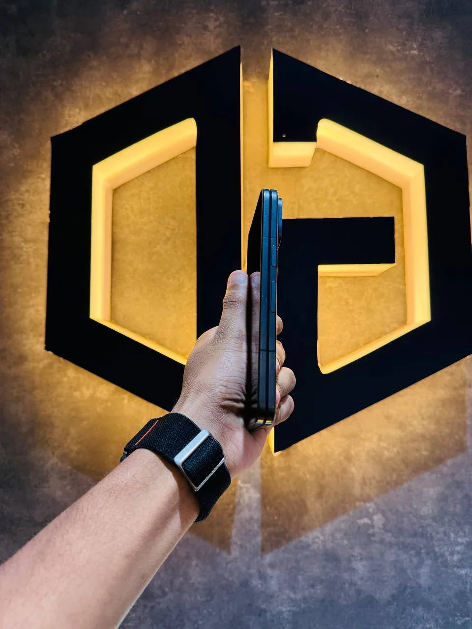 Google Pixel 9 Pro Fold 12+256GB - BLACK - Code (72500) - The Digital Hub