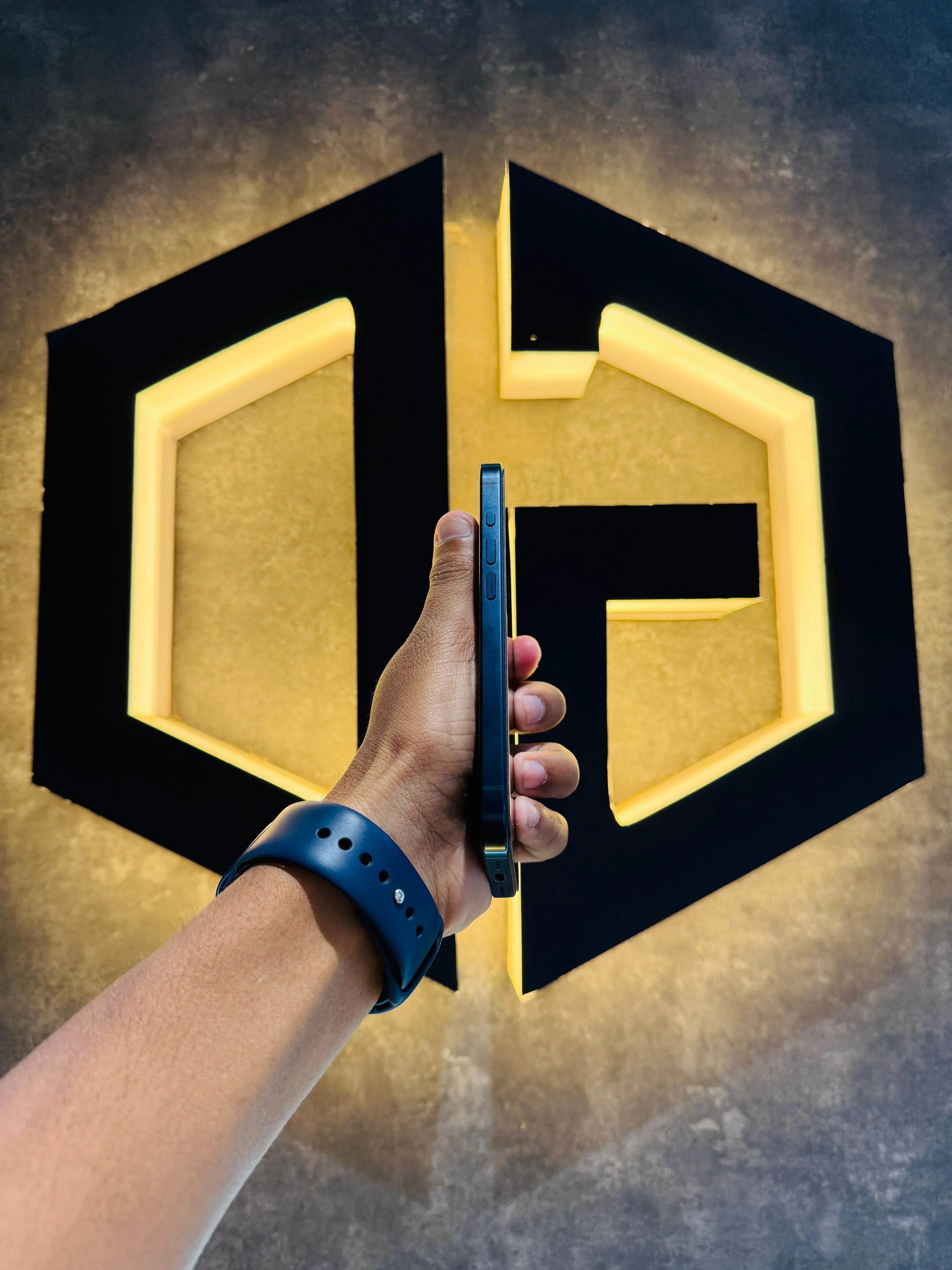 Apple iPhone 15 Pro 256GB - BLUE - Code (81130) - The Digital Hub