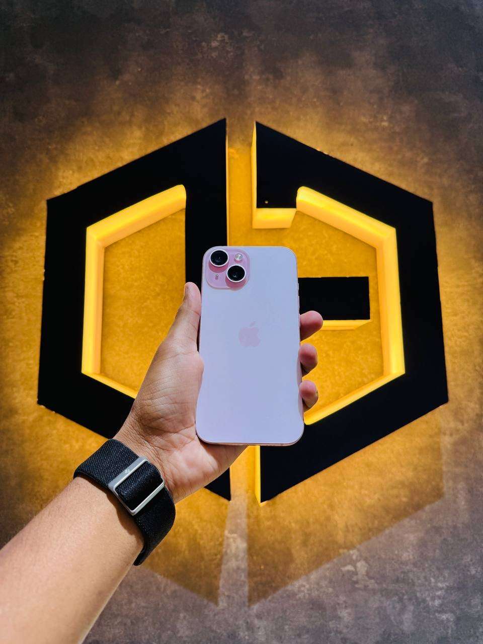 Apple iPhone 15 128GB - PINK - Code (77178) - The Digital Hub