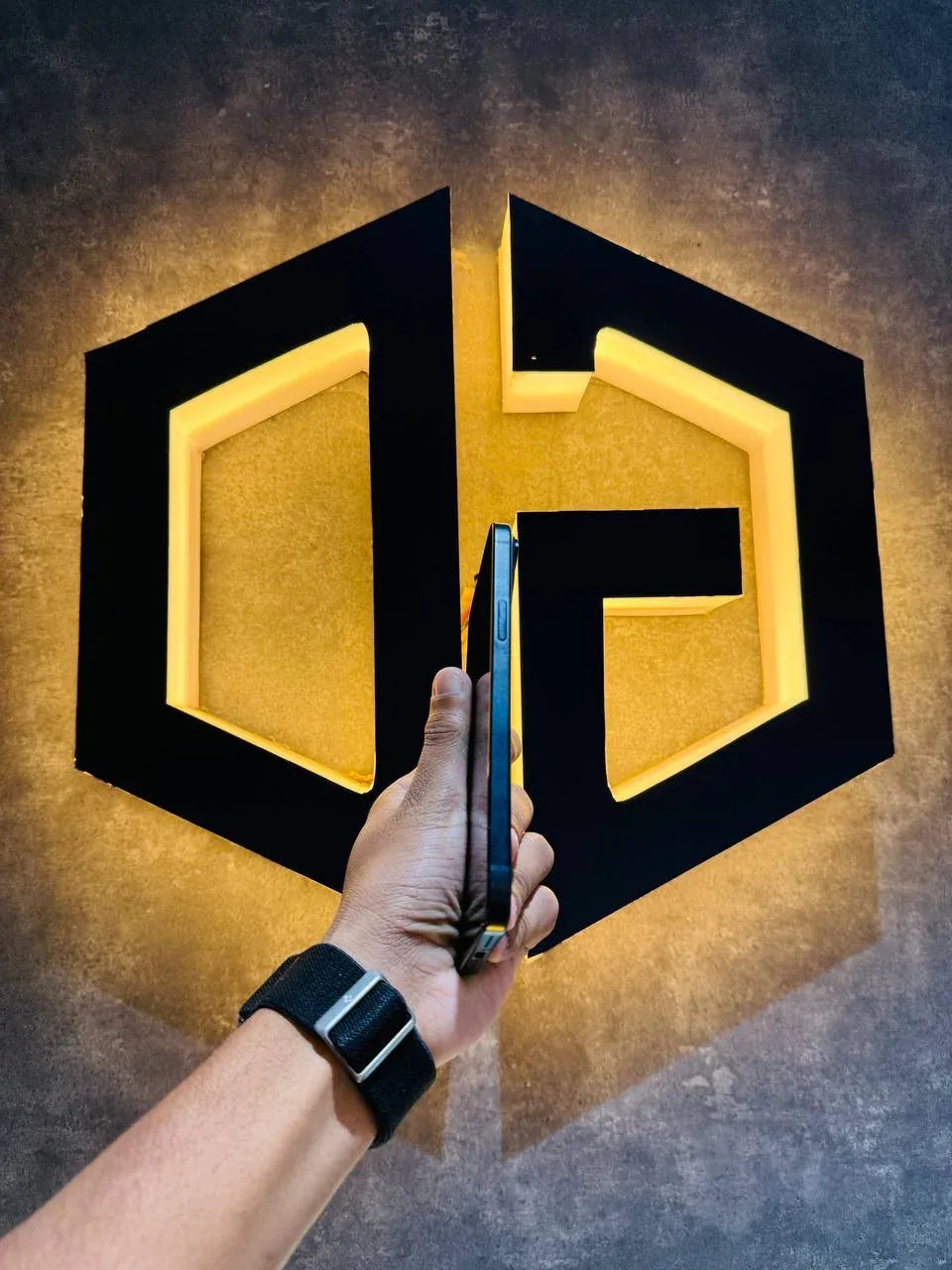 Apple iPhone 15 Plus 128GB - BLACK - Code (45914) - The Digital Hub