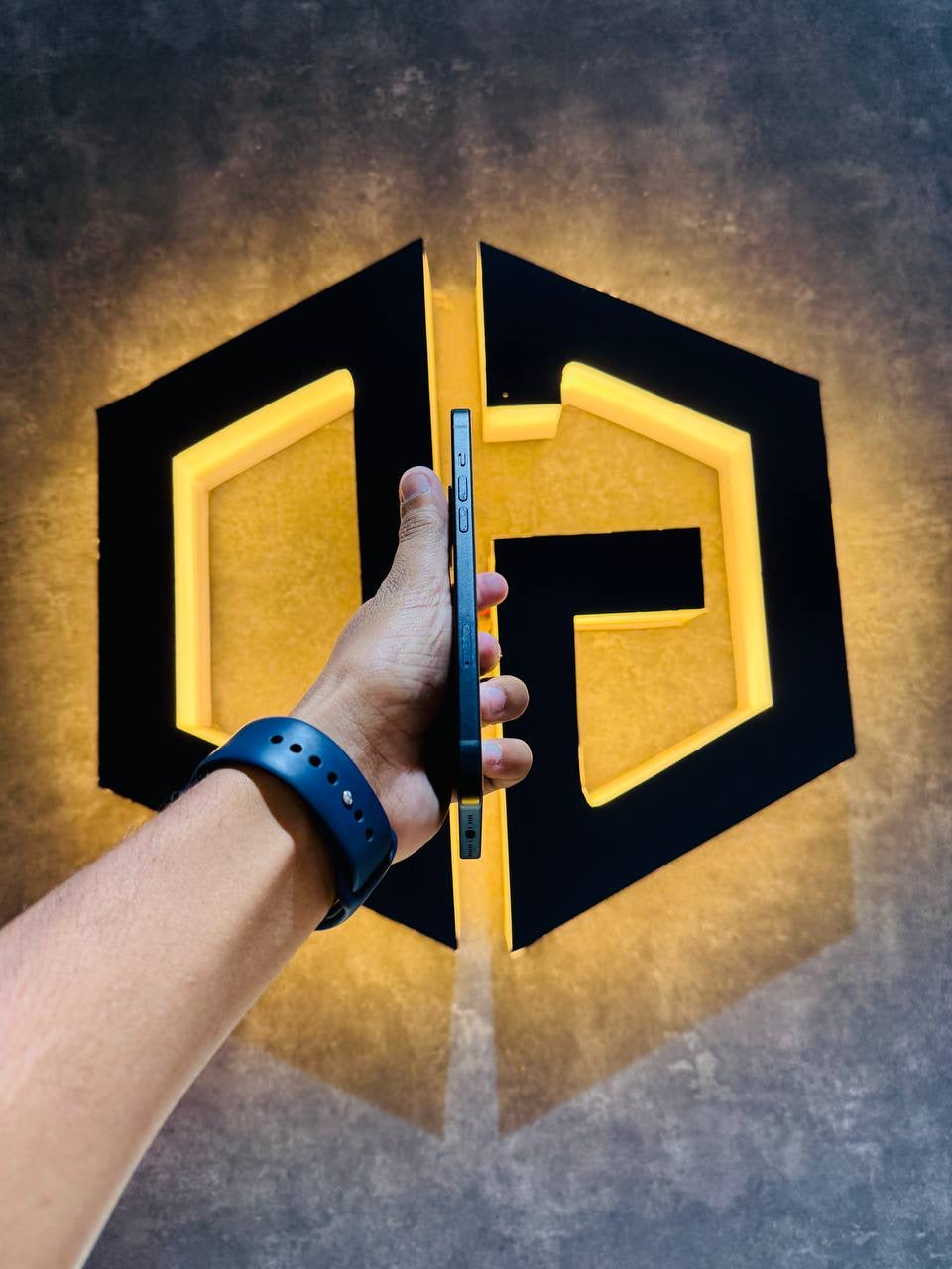 Apple iPhone 15 Plus 128GB - BLACK - Code (35424) - The Digital Hub