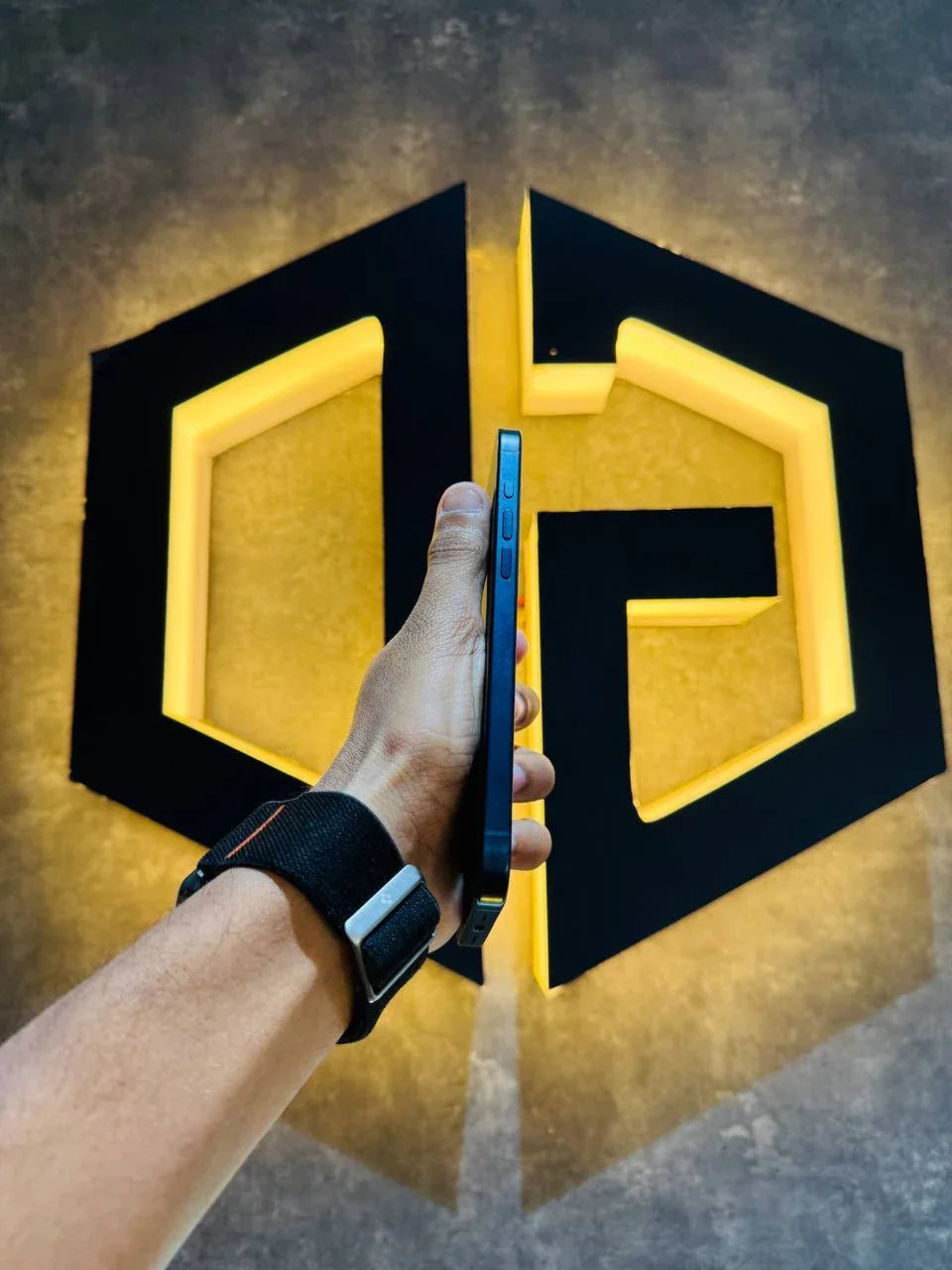 Apple iPhone 15 Pro Max 256GB - BLUE - Code (34410) - The Digital Hub