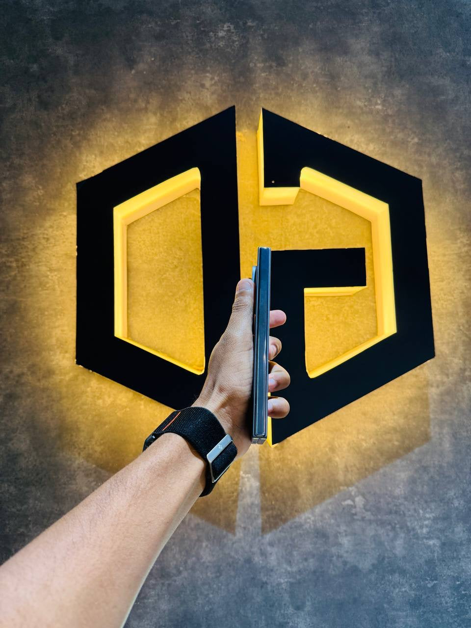 Google Pixel 10 Pro Fold 256GB - MOONSTONE - Code (51462) - The Digital Hub