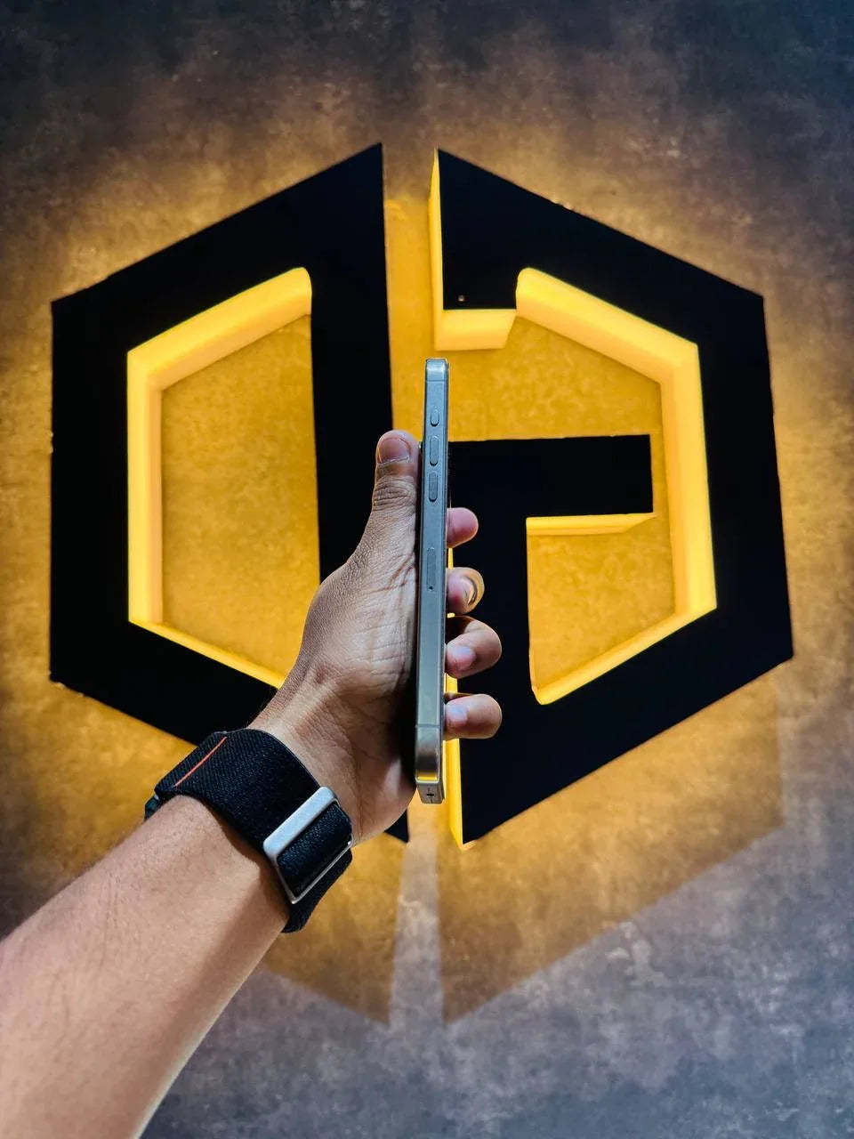 Apple iPhone 15 Pro Max 256GB - NATURAL TITANIUM - Code (73283) - The Digital Hub