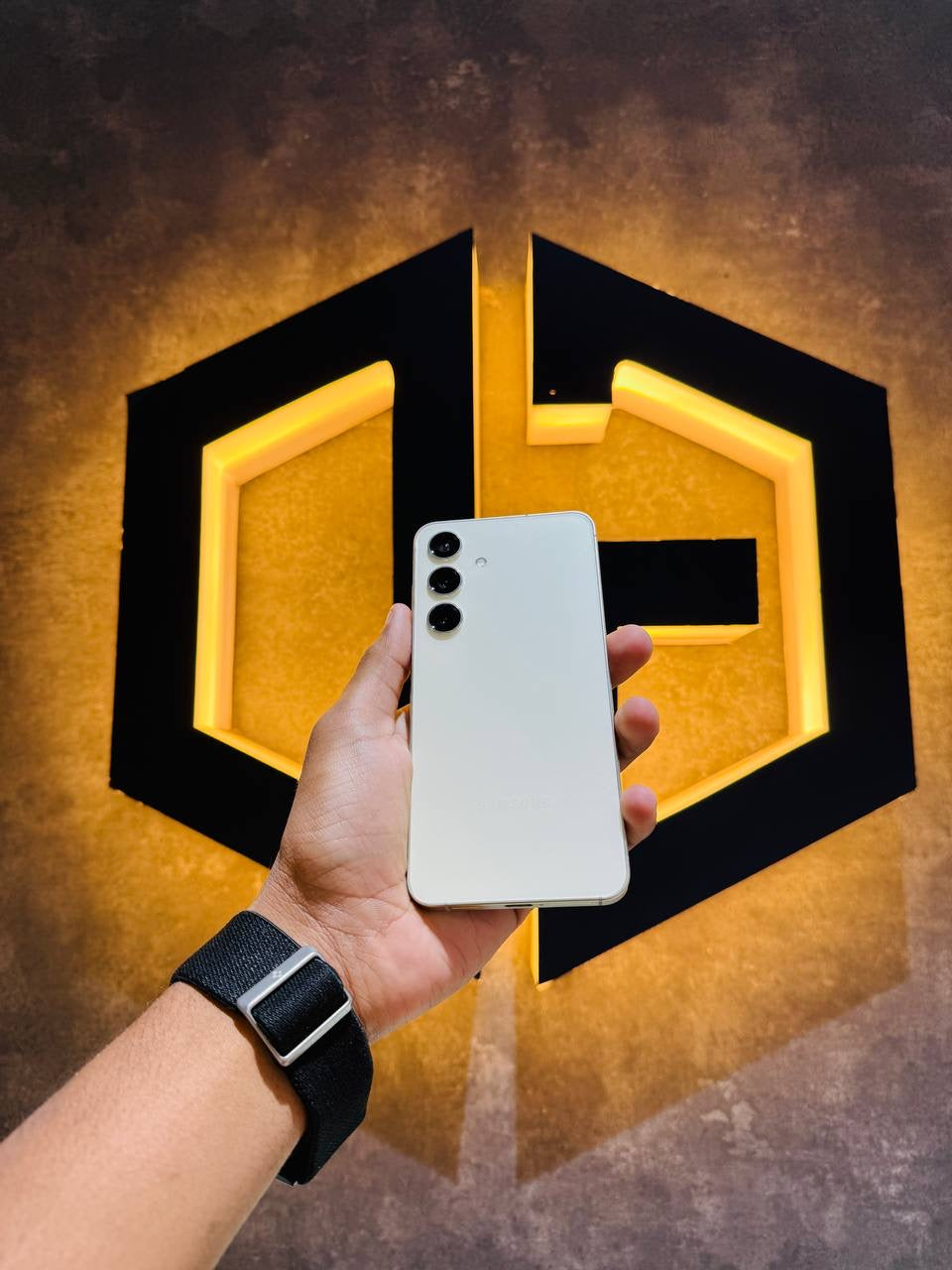 Samsung S24 8+256GB - YELLOW - Code (40685) - The Digital Hub