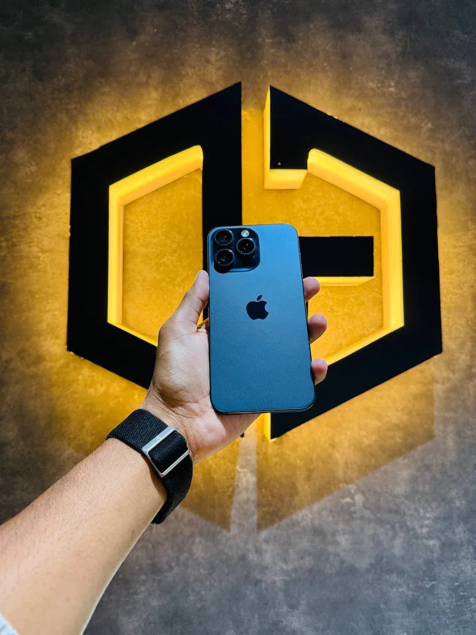 Apple iPhone 15 Pro Max 256GB - BLUE - Code (19699) - The Digital Hub