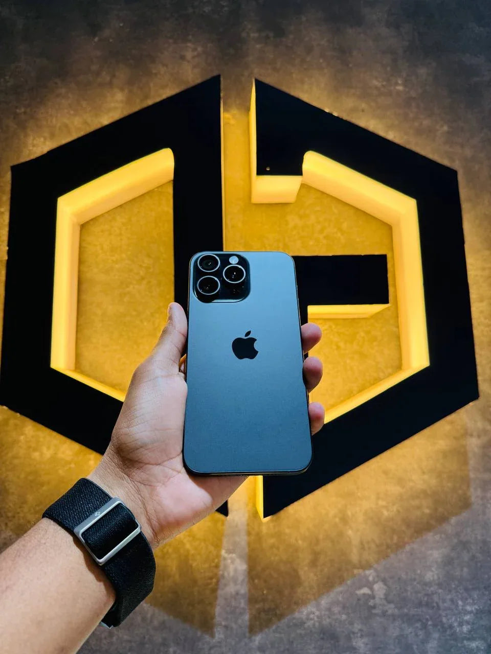 Apple iPhone 15 Pro Max 256GB - BLACK - Code (87897) - The Digital Hub