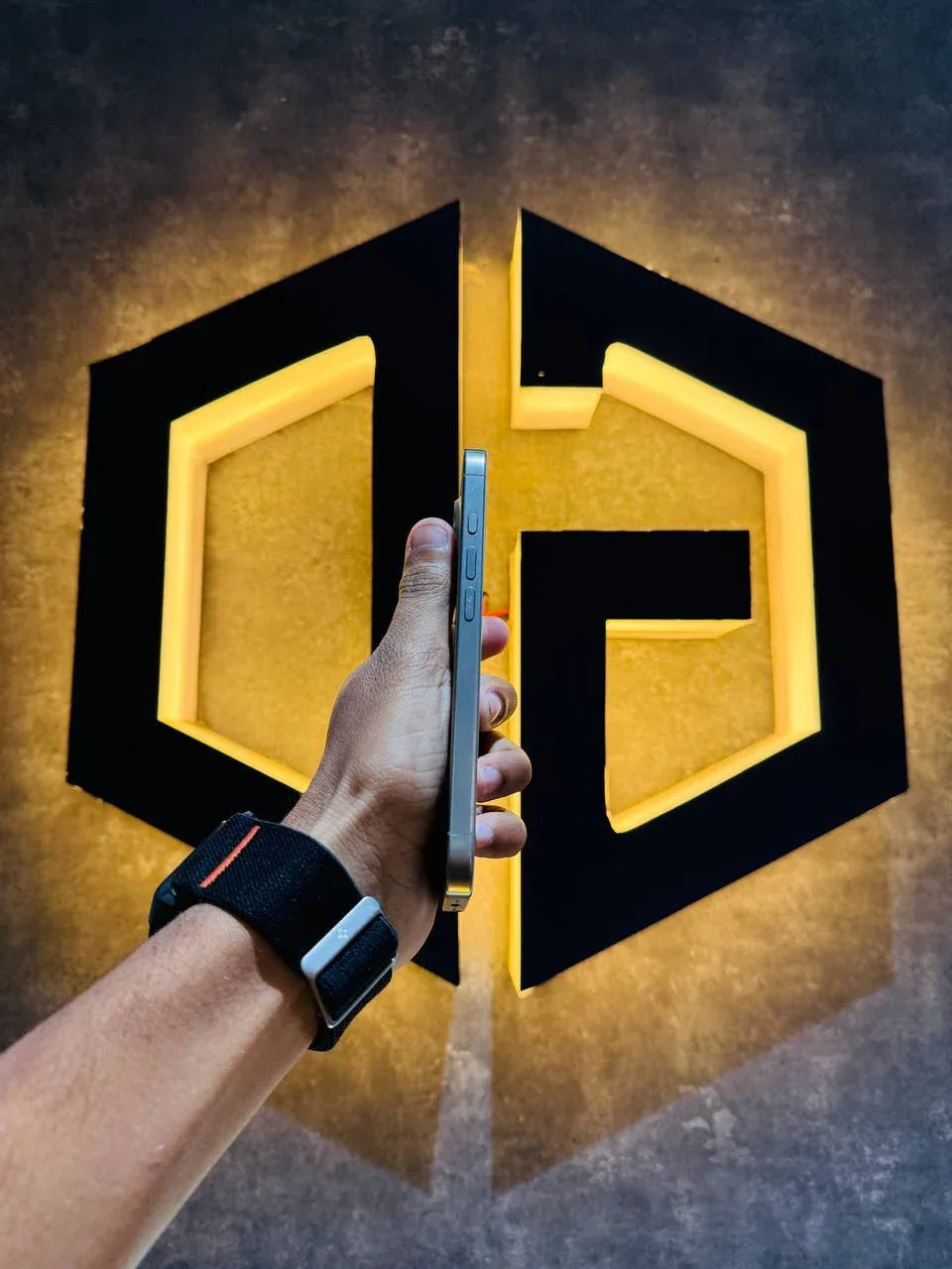 Apple iPhone 16 Pro 256GB - NATURAL TITANIUM - Code (17102) - The Digital Hub