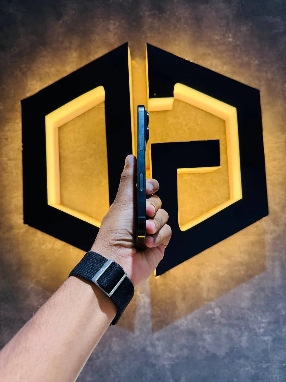 Apple iPhone 16 Pro 256GB - BLACK - Code (12014) - The Digital Hub