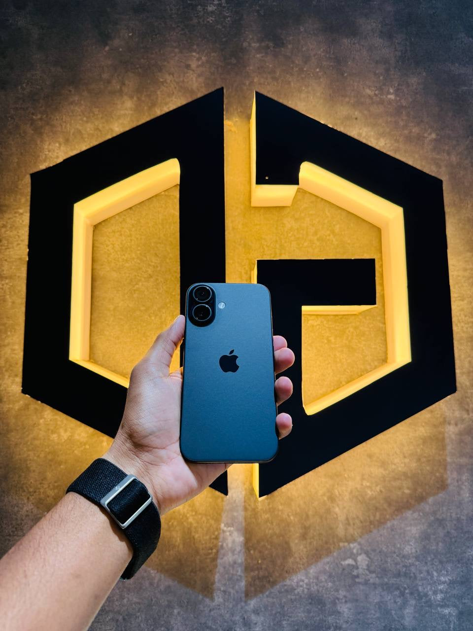 Apple iPhone 16 128GB - BLACK - Code (92585) - The Digital Hub