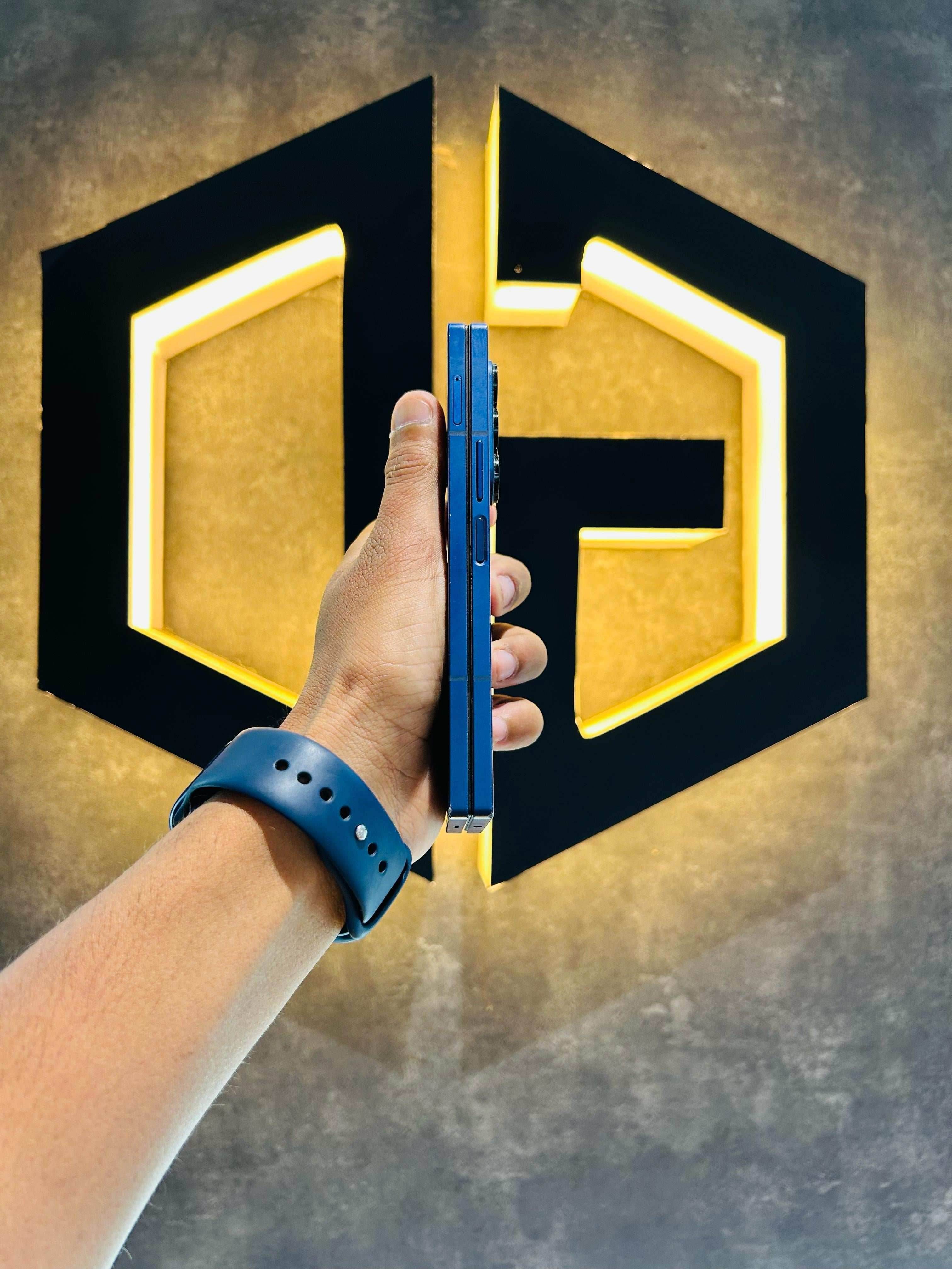 Samsung Z Fold 6 12+256GB - BLUE - Item Code (71567) - The Digital Hub