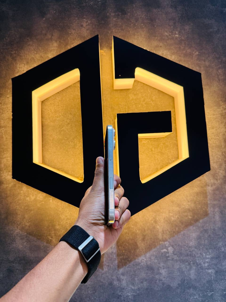 Apple iPhone 16 Pro 256GB - WHITE - Code (39835) - The Digital Hub