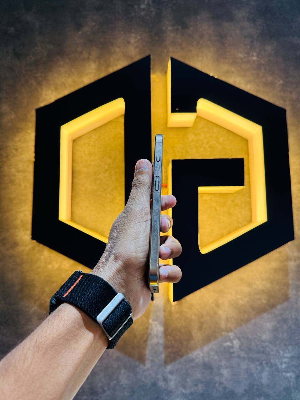 Apple iPhone 16 Pro 128GB - DESERT TITANIUM - Code (40592)