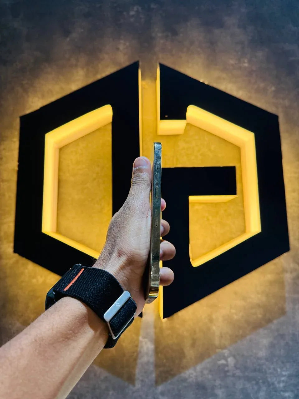 Apple iPhone 13 Pro 128GB - GOLD - Code (81367) - The Digital Hub