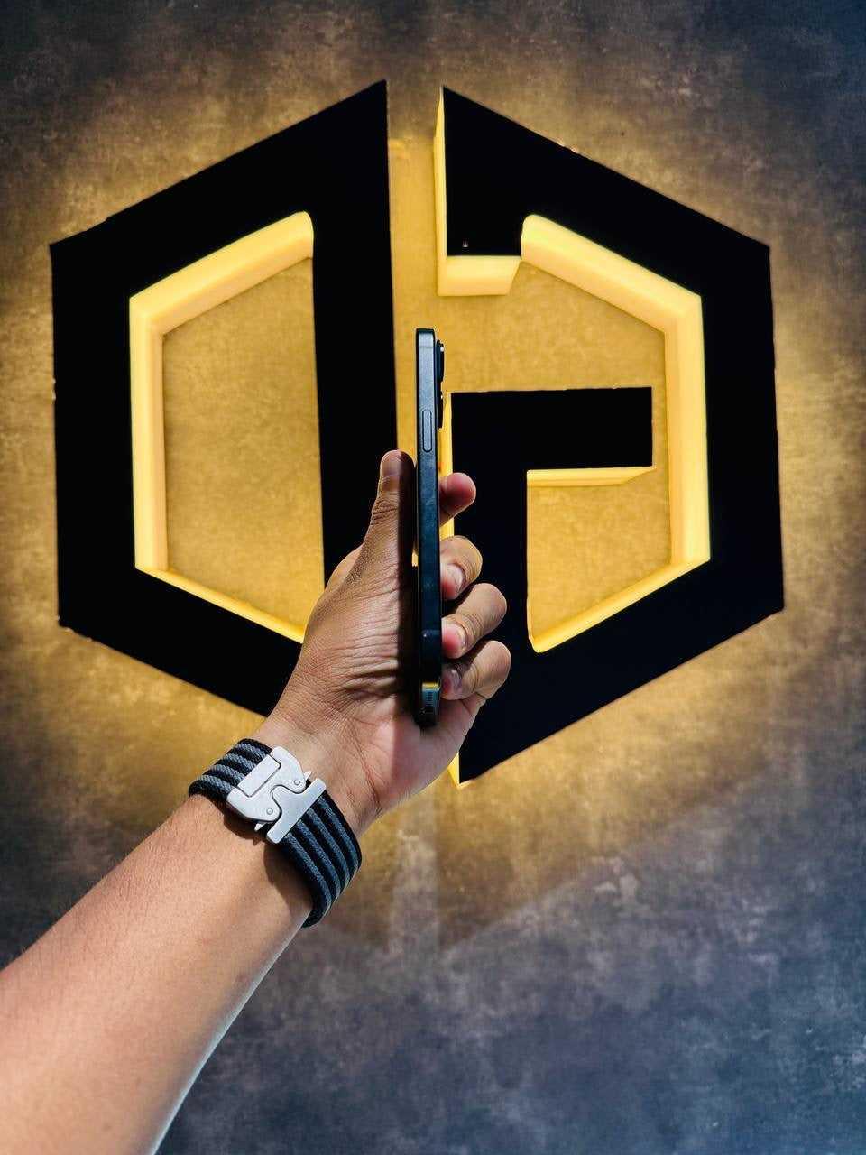 Apple iPhone 15 128GB - BLACK - Code (98241) - The Digital Hub