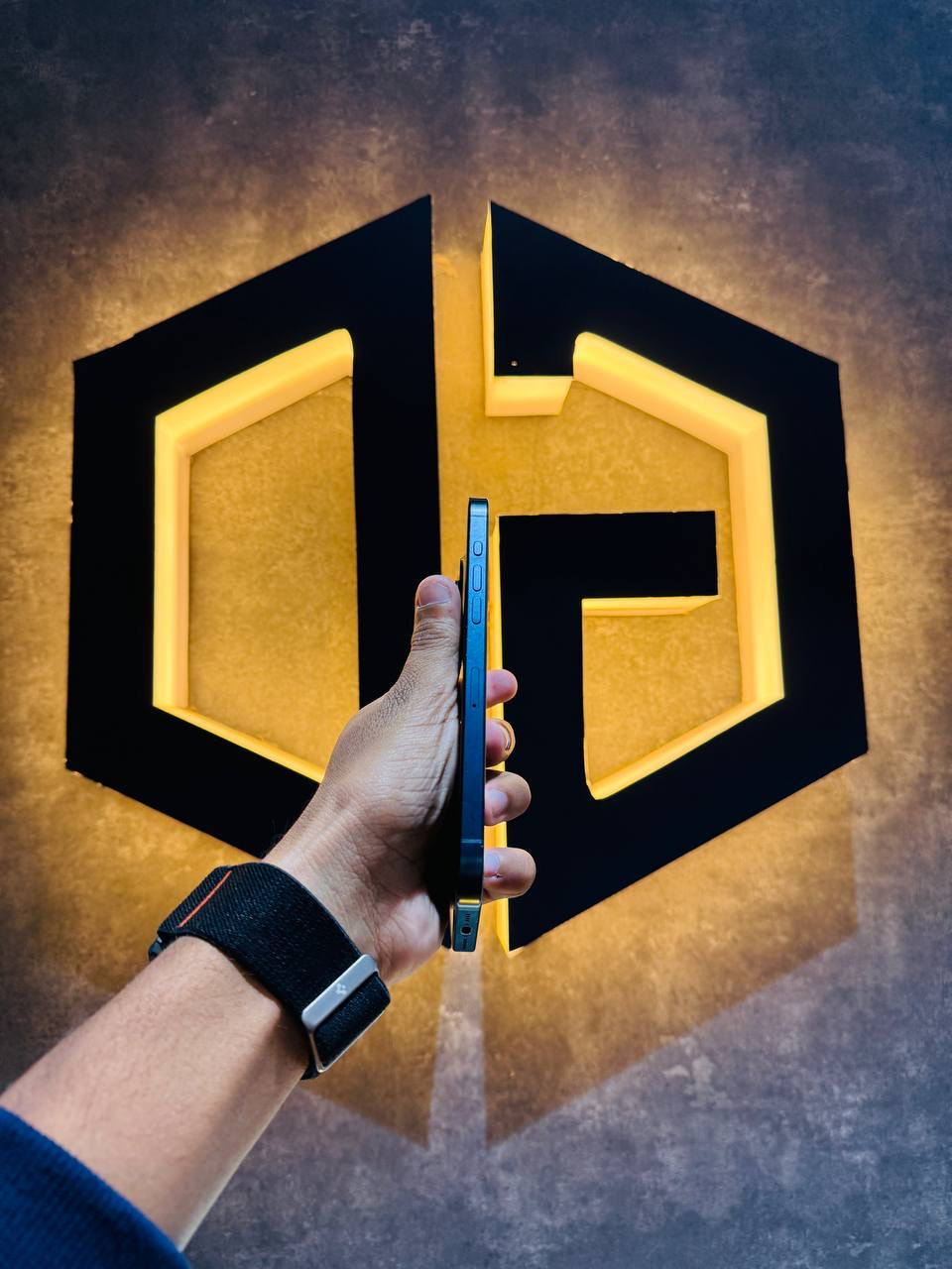 Apple iPhone 15 Pro Max 256GB - BLUE - Code (11464) - The Digital Hub