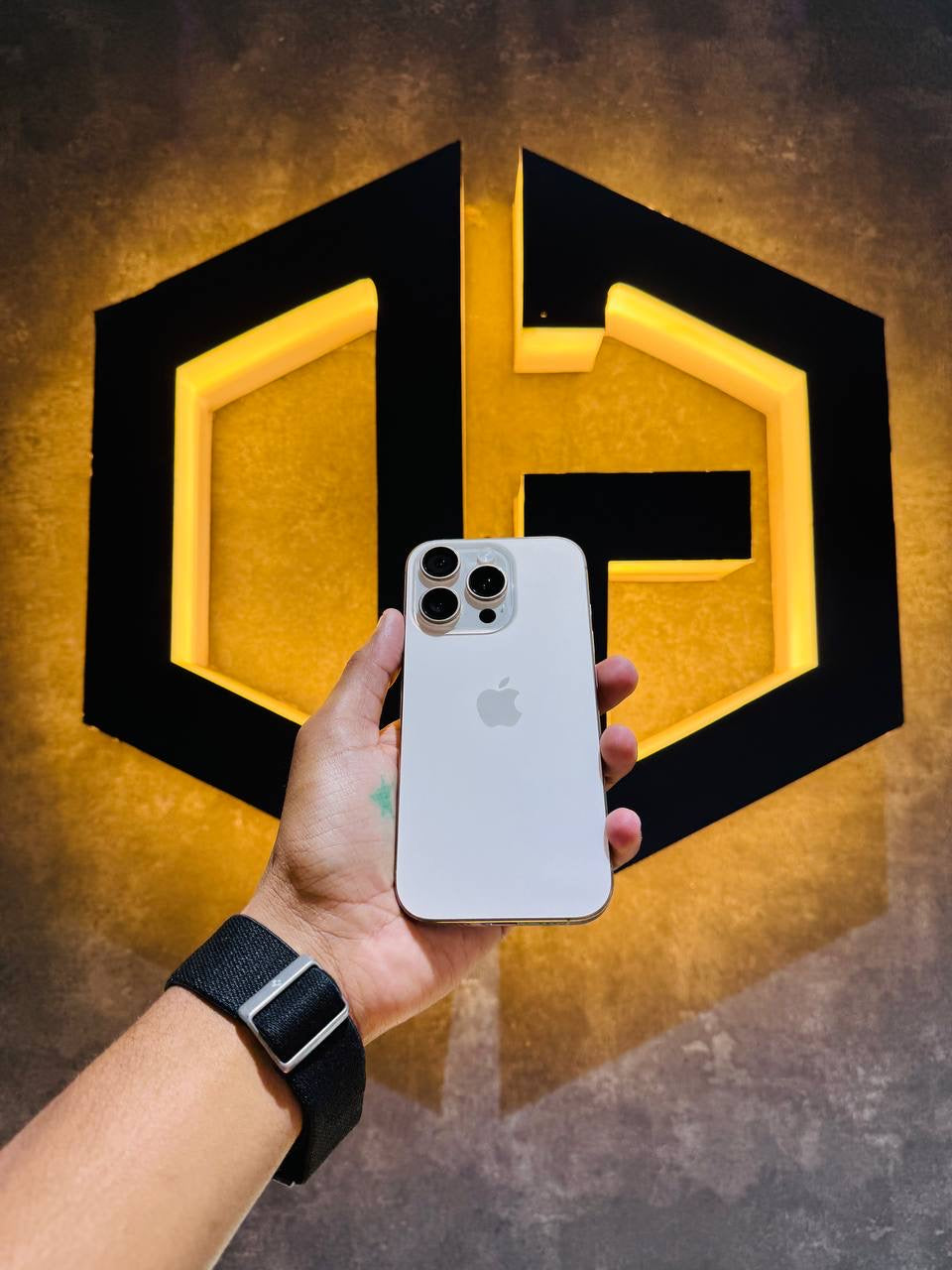 Apple iPhone 16 Pro 256GB - DESERT TITANIUM - Code (21603) - The Digital Hub