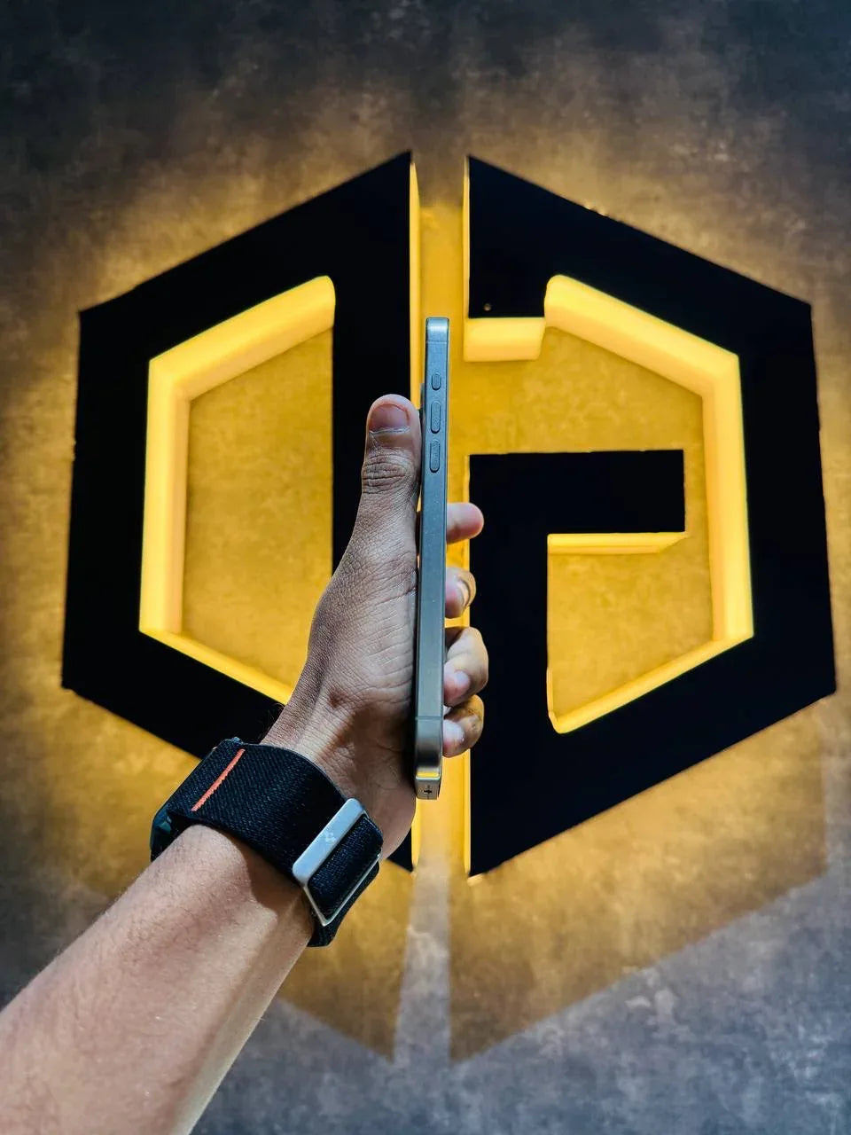 Apple iPhone 15 Pro Max 256GB - NATURAL TITANIUM - Code (28364) - The Digital Hub