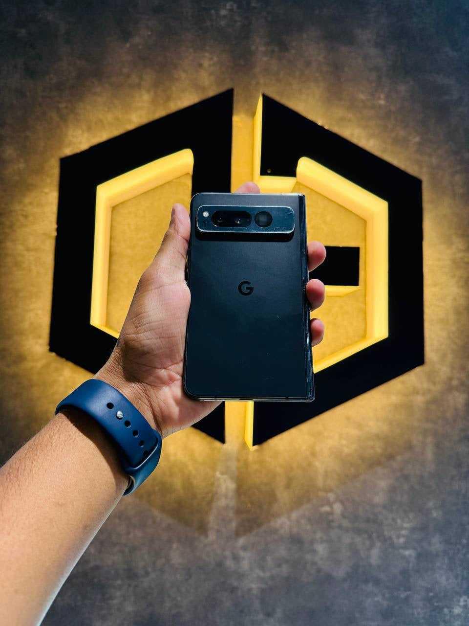 Google Pixel Fold 256GB - BLACK - Code (84302) - The Digital Hub