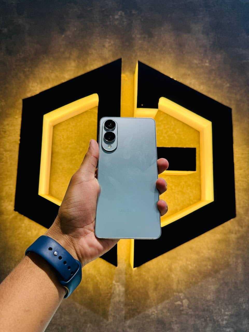 Samsung S25 Edge 12+512GB - SILVER - Code (08449) - The Digital Hub