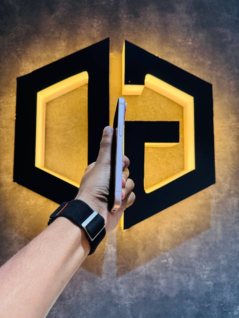 Apple iPhone 15 128GB - PINK - Code (69221) - The Digital Hub