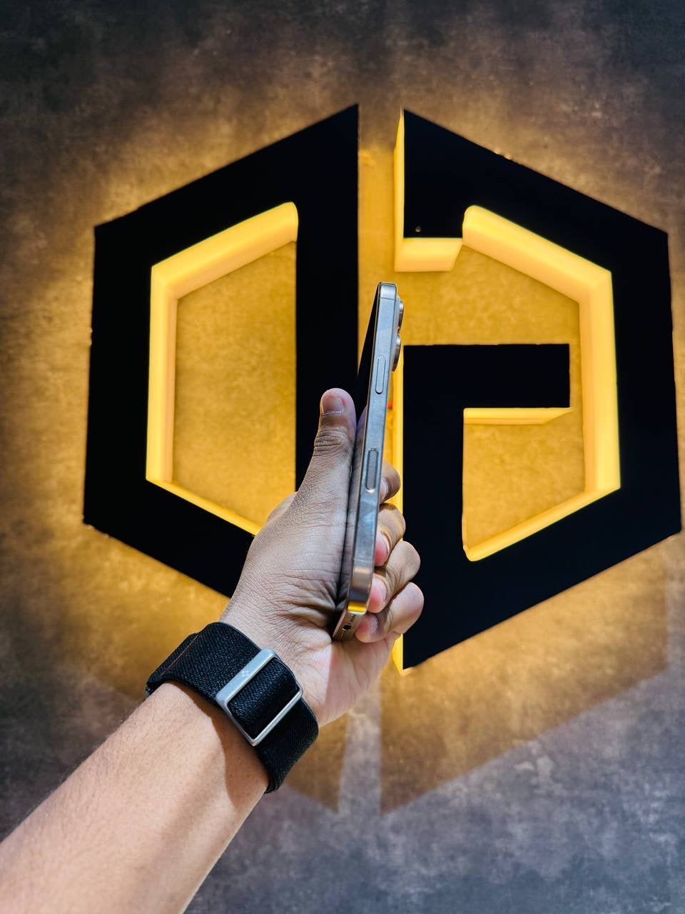 Apple iPhone 16 Pro 128GB - DESERT TITANIUM - Code (40592)