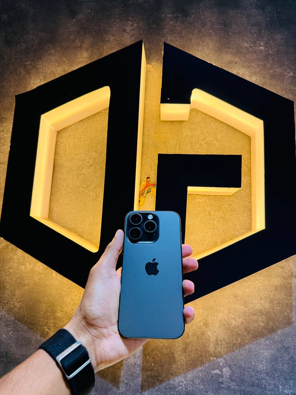 Apple IPhone 15 Pro 128GB - BLACK - Code (69750)