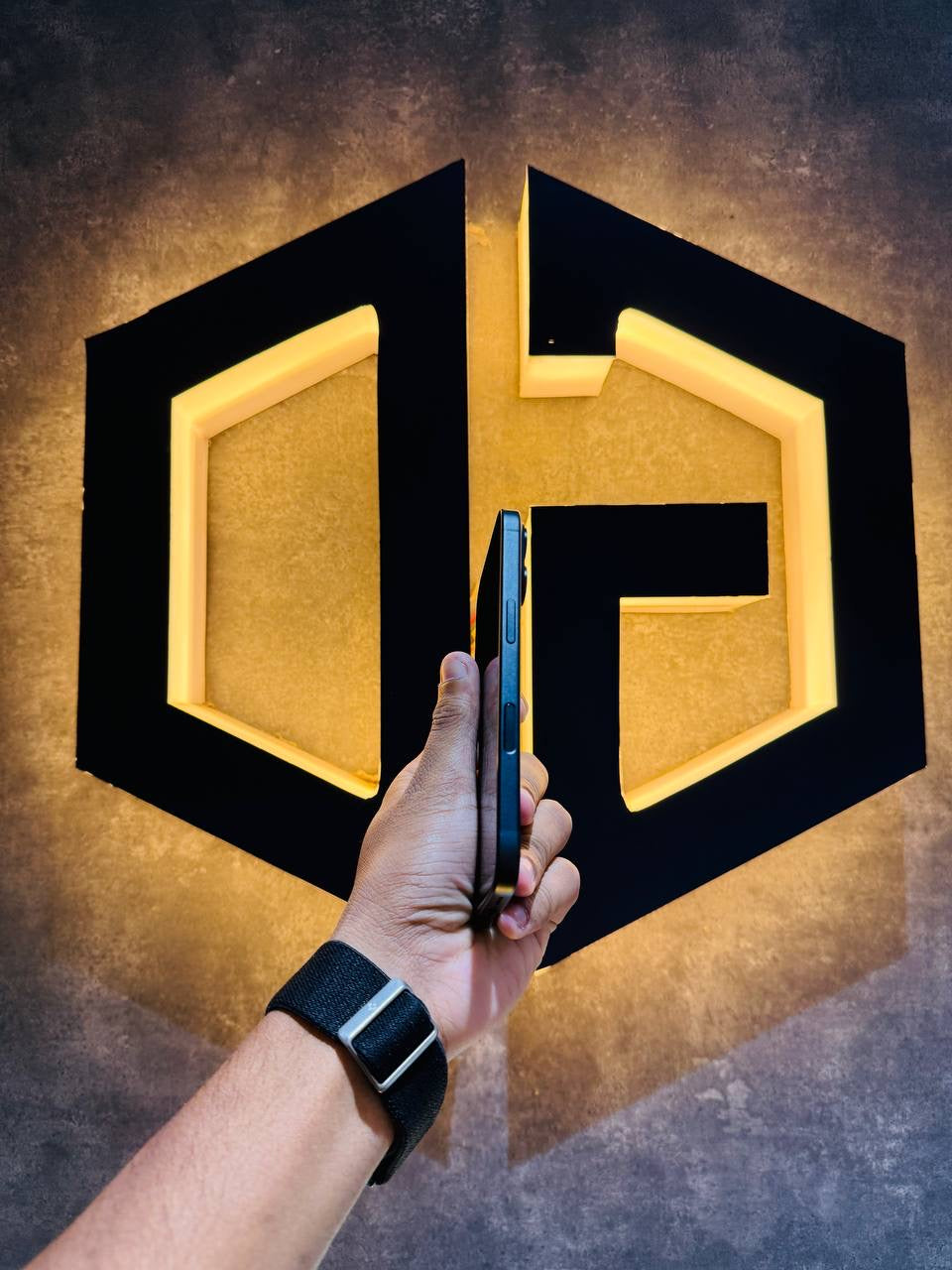 Apple iPhone 16 128GB - BLACK - Code (92585) - The Digital Hub