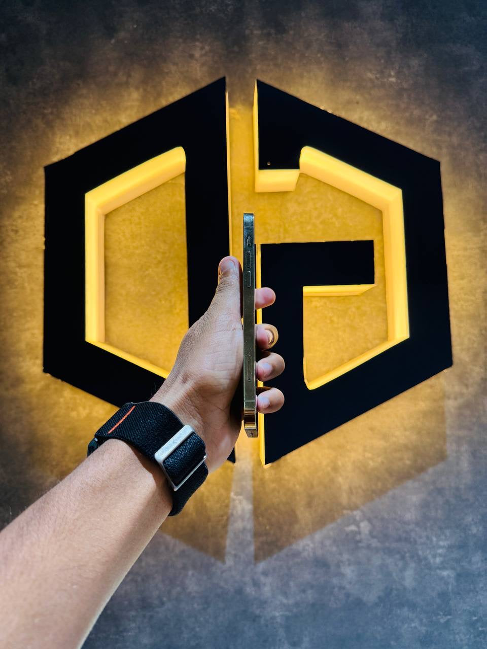 Apple iPhone 12 Pro 256GB - GOLD - Code (43456) - The Digital Hub