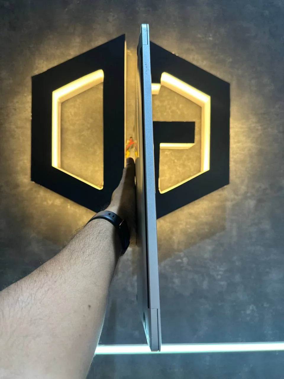 Apple MacBook Pro 2018 15 Inch I7 16+256GB - SILVER - Code (YJG5H) - The Digital Hub