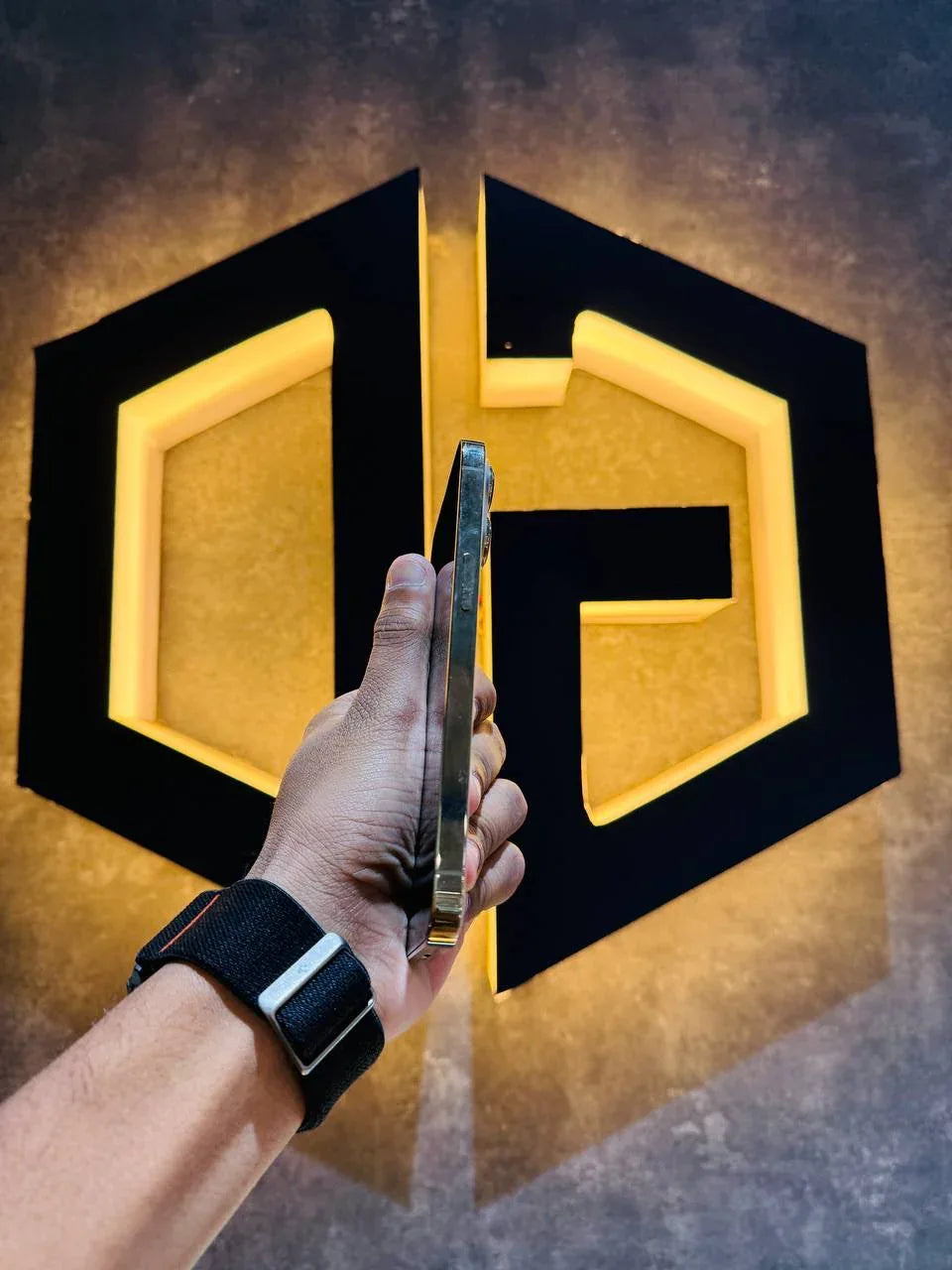 Apple iPhone 13 Pro 128GB - GOLD - Code (81367) - The Digital Hub