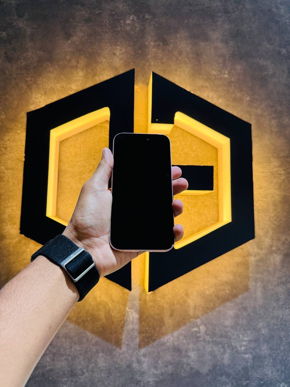 Apple iPhone 15 128GB - PINK - Code (69221) - The Digital Hub