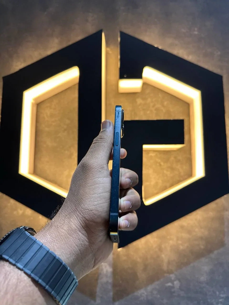 Apple iPhone 13 128GB - BLACK - Code (59413) - The Digital Hub