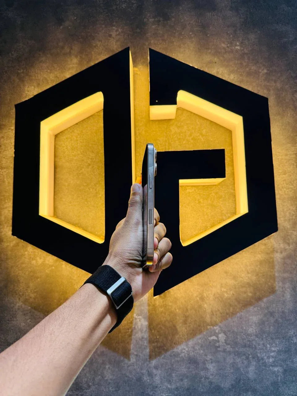 Apple iPhone 16 Pro 512GB - DESERT TITANIUM - Code (69455)