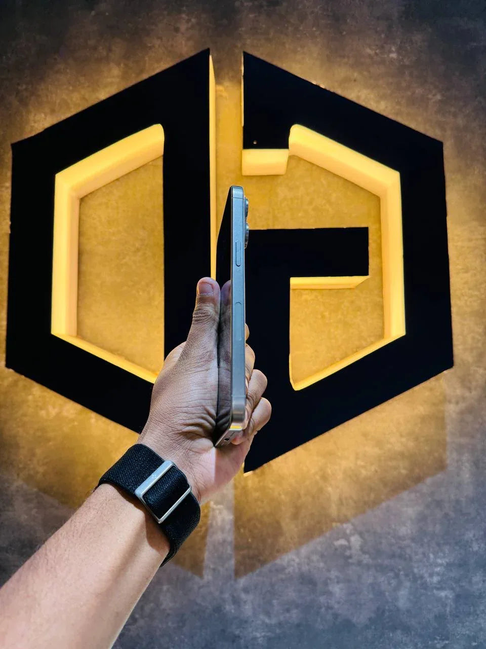 Apple iPhone 15 Pro Max 256GB - NATURAL TITANIUM - Code (28364) - The Digital Hub