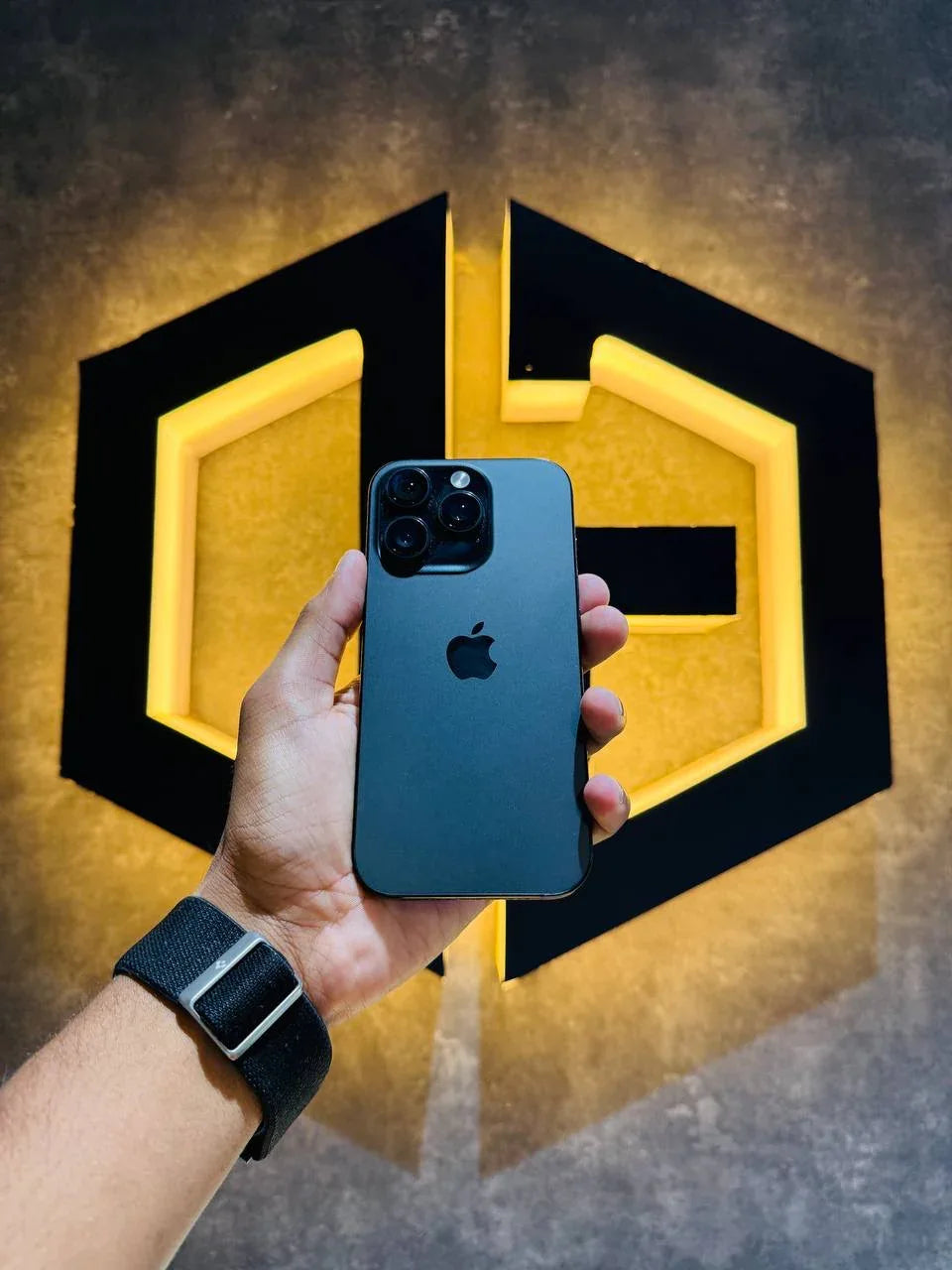 Apple iPhone 16 Pro 256GB - BLACK - Code (12014) - The Digital Hub