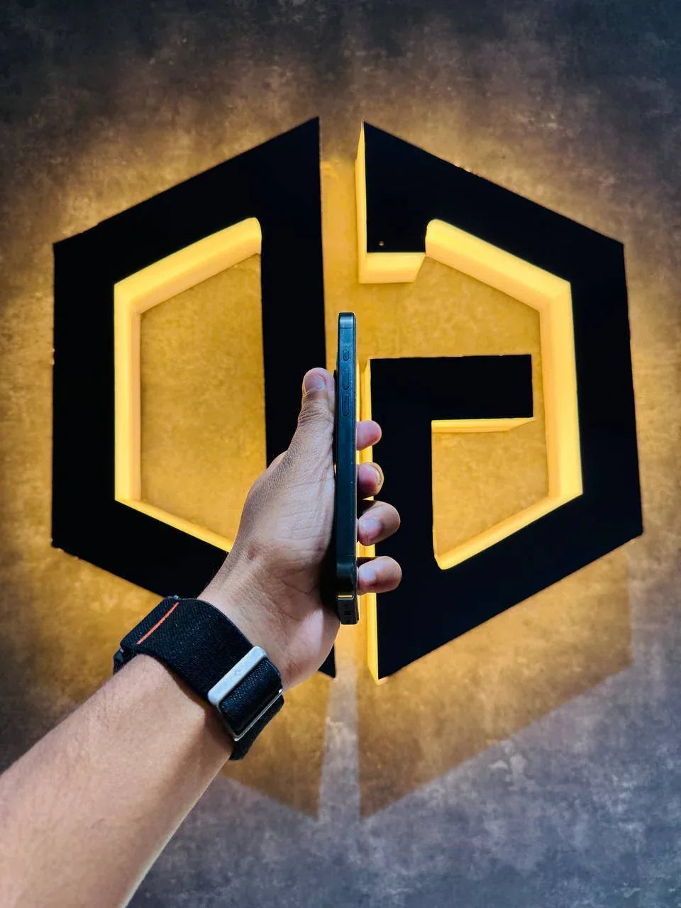 Apple iPhone 15 Pro 256GB - BLACK - Code (77898) - The Digital Hub